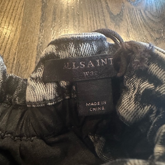 NWT Women’s ALL SAINTS Dale Shorts Snow Black Size 32 - Picture 3 of 6